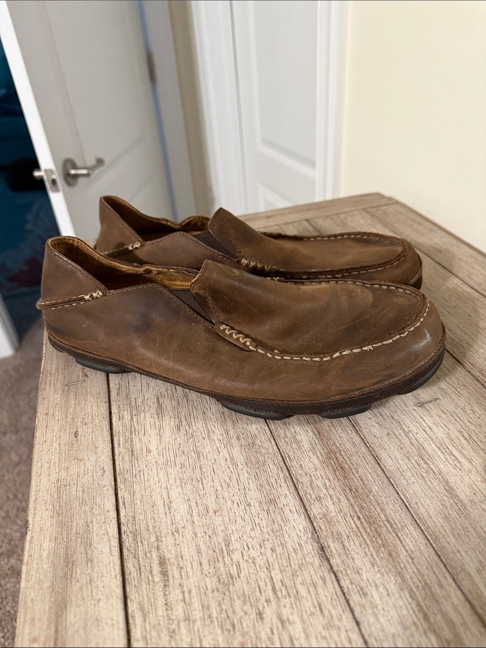 OluKai Men’s Moloa Dark Wood/Java Slip-On Loafers / Size 12 / Leather Upper